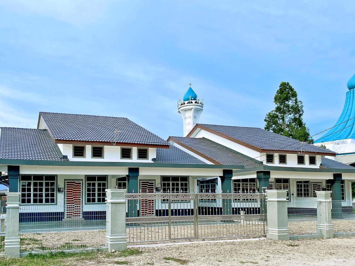 Nazza Homestay Besut With Swimming Pool Kampung Raja Exterior photo